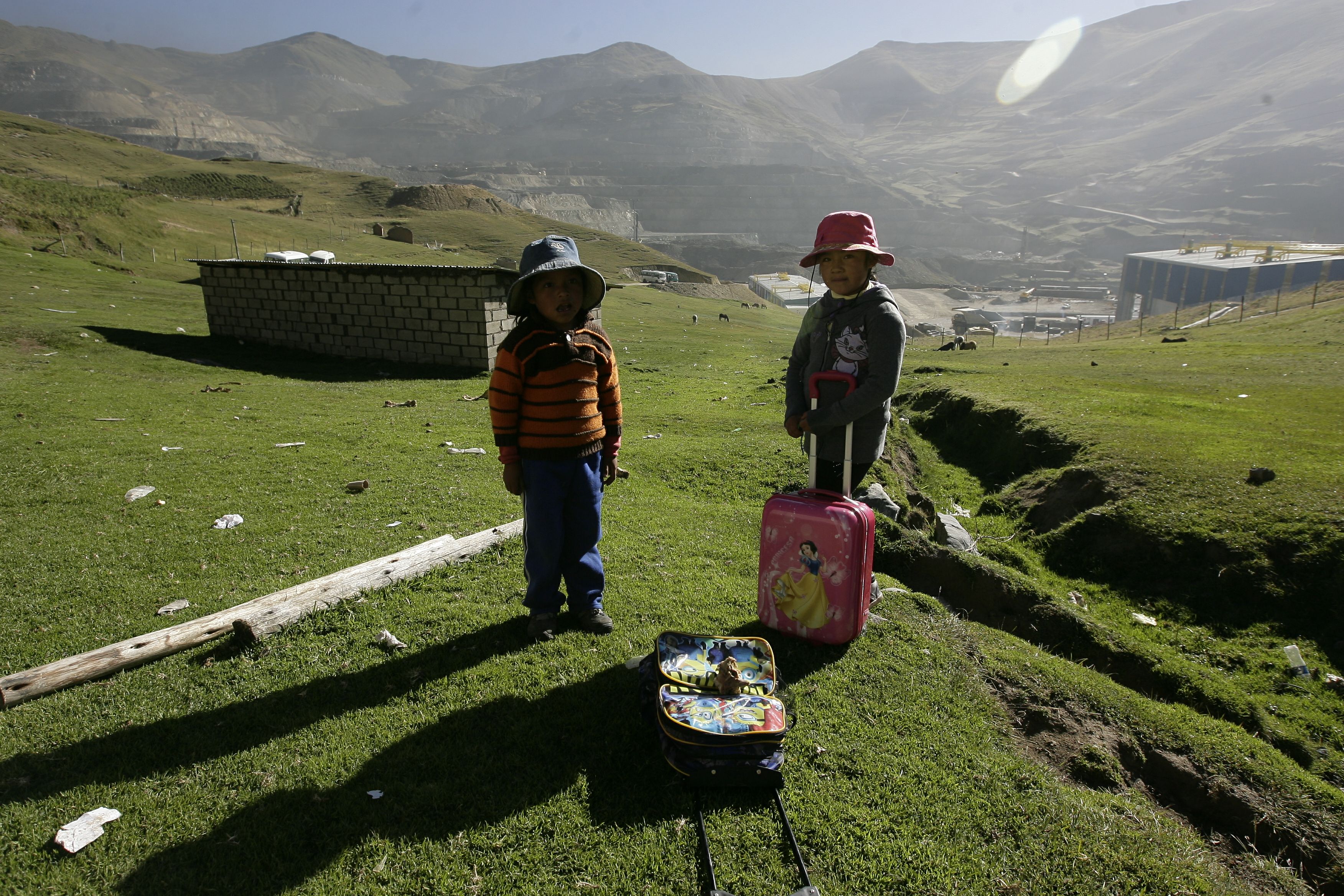 Los niños de Taquiruta narran que a veces tienen problema de llegar al colegio por el cierre de los caminos. Foto: Julio Angulo - Diario La República.